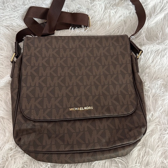 Michael Kors messenger bag - Picture 1 of 5